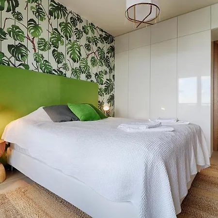Designer Riverfront Appt Near Centre With View & Balcony Apartman