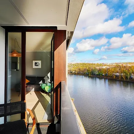 Designer Riverfront Appt Near Centre With View & Balcony * Prága