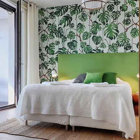 Designer Riverfront Appt Near Centre With View & Balcony