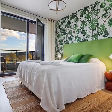 Designer Riverfront Appt Near Centre With View & Balcony Apartamento