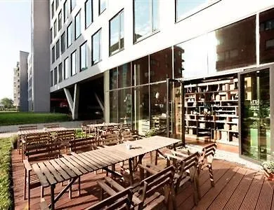Designer Riverfront Appt Near Centre With View & Balcony Апартаменты Прага